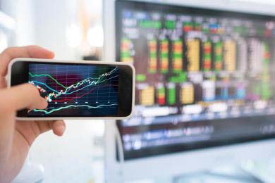 斯塔默称将允许美国使用英国基地打击伊朗导弹设施